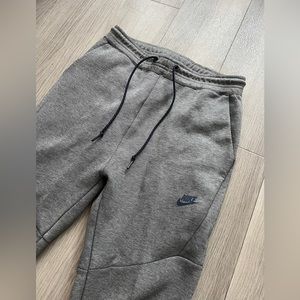 Nike Men's Jogger Sweatpants in grey - M